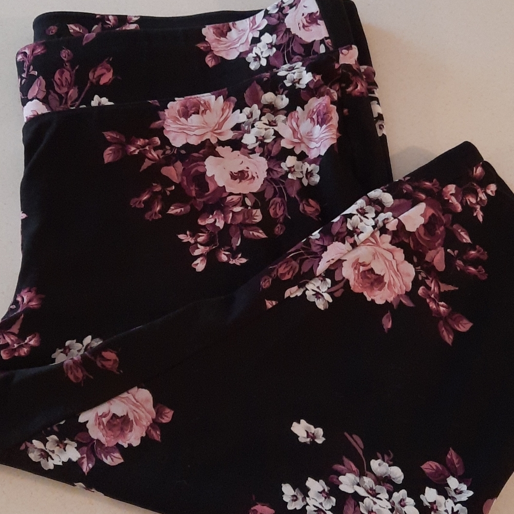 Torrid Capri length Leggings sz 3/24